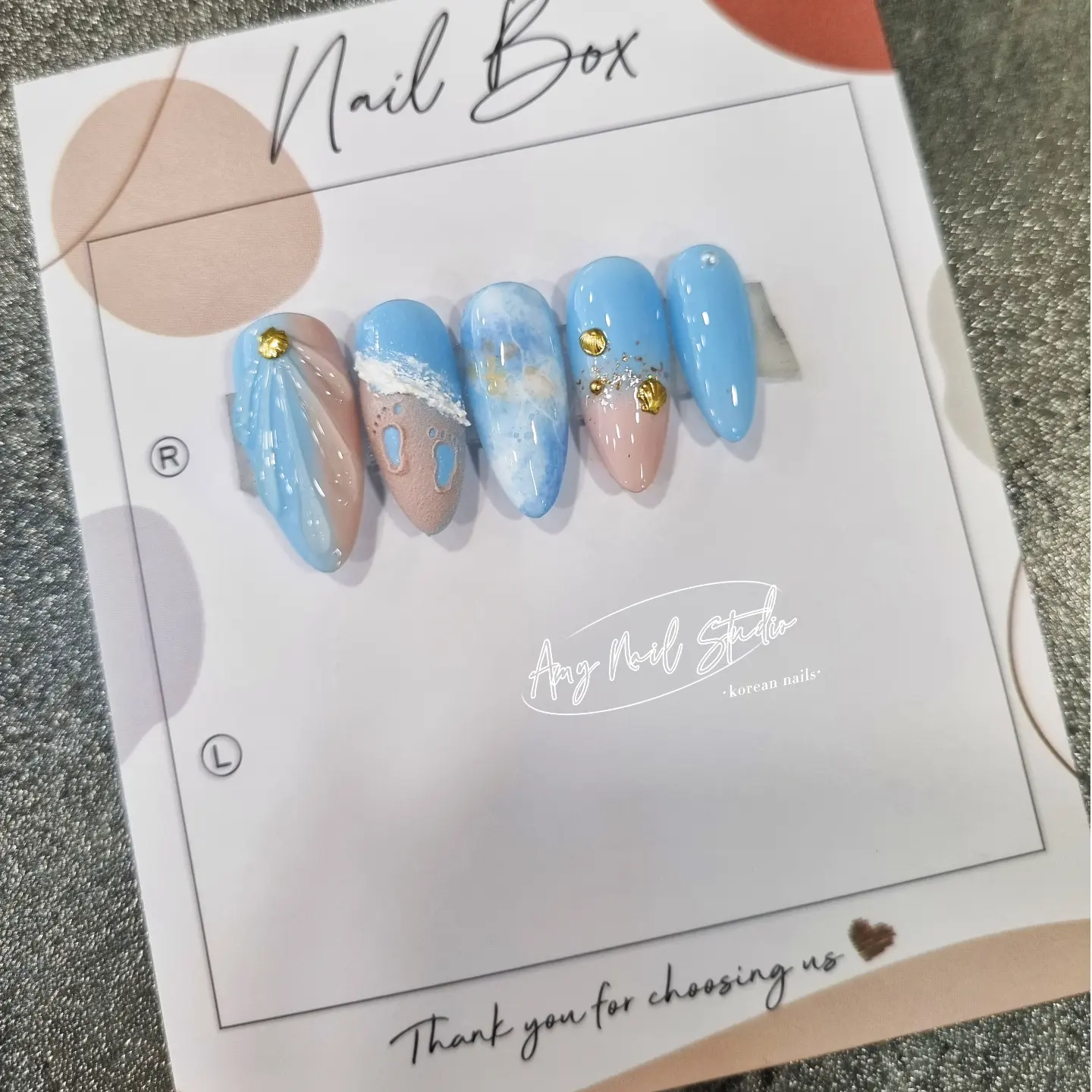 Korean Nail Art Press-on Set in Hellblau mit goldenen Details